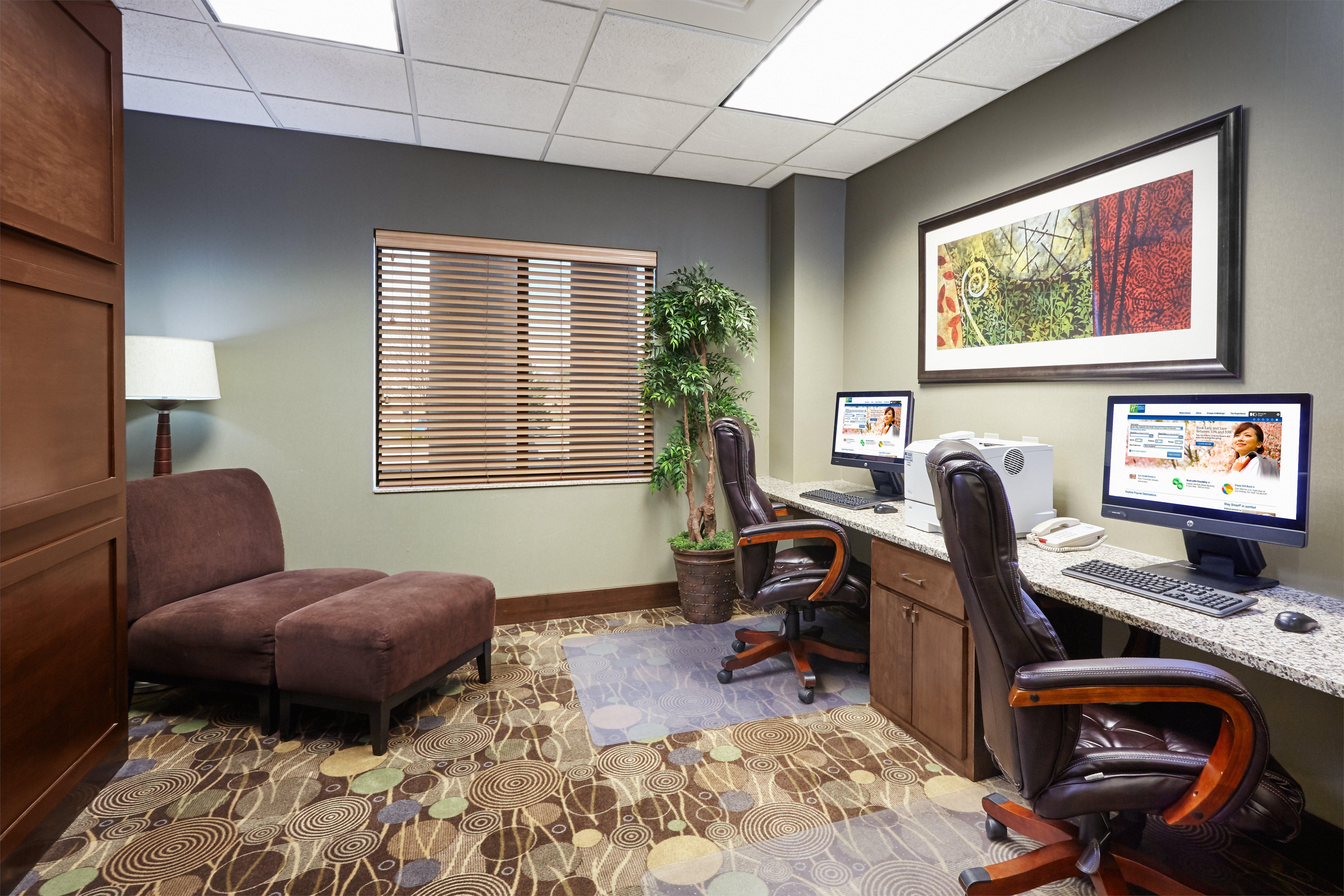 Holiday Inn Express & Suites Madison-Verona By Ihg Exterior foto