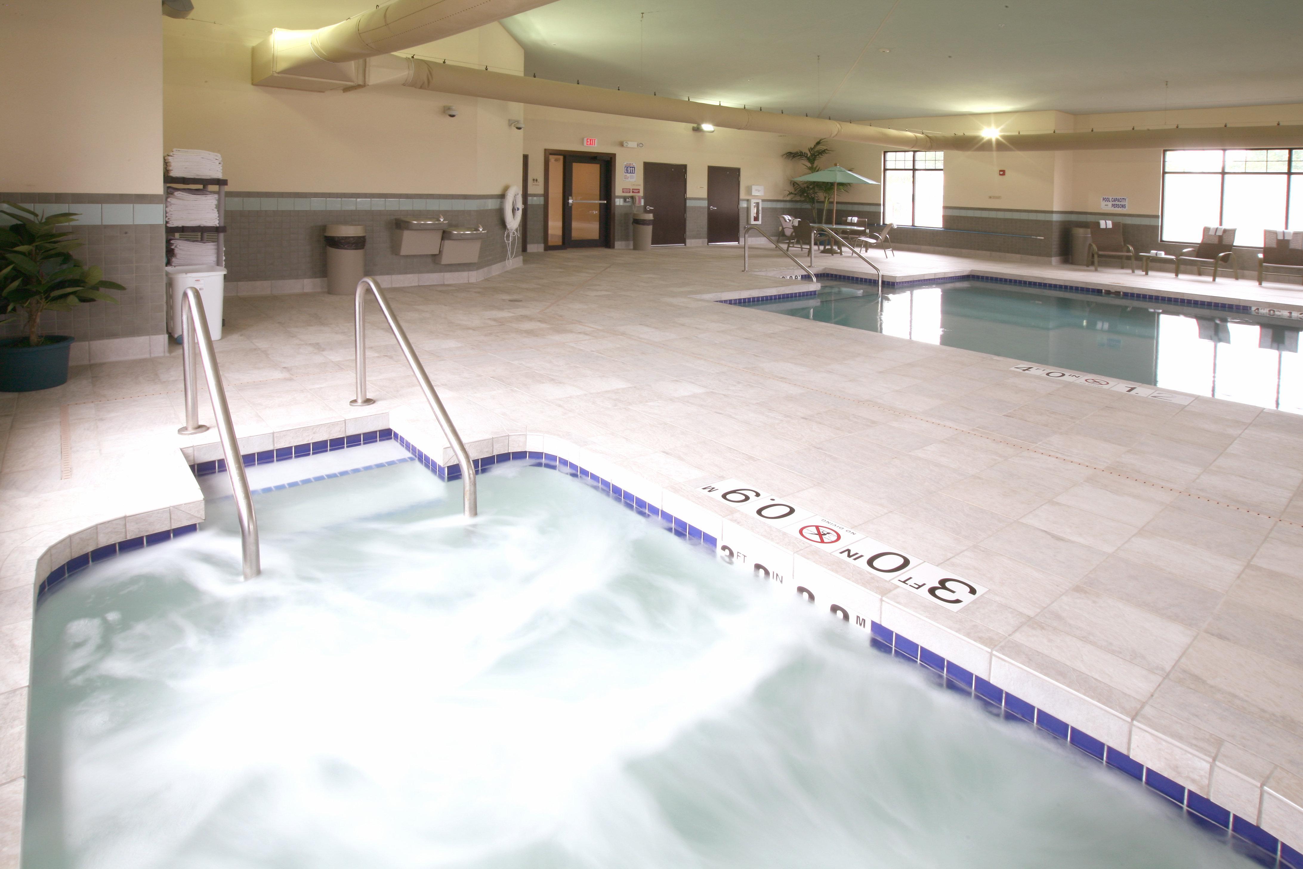 Holiday Inn Express & Suites Madison-Verona By Ihg Exterior foto