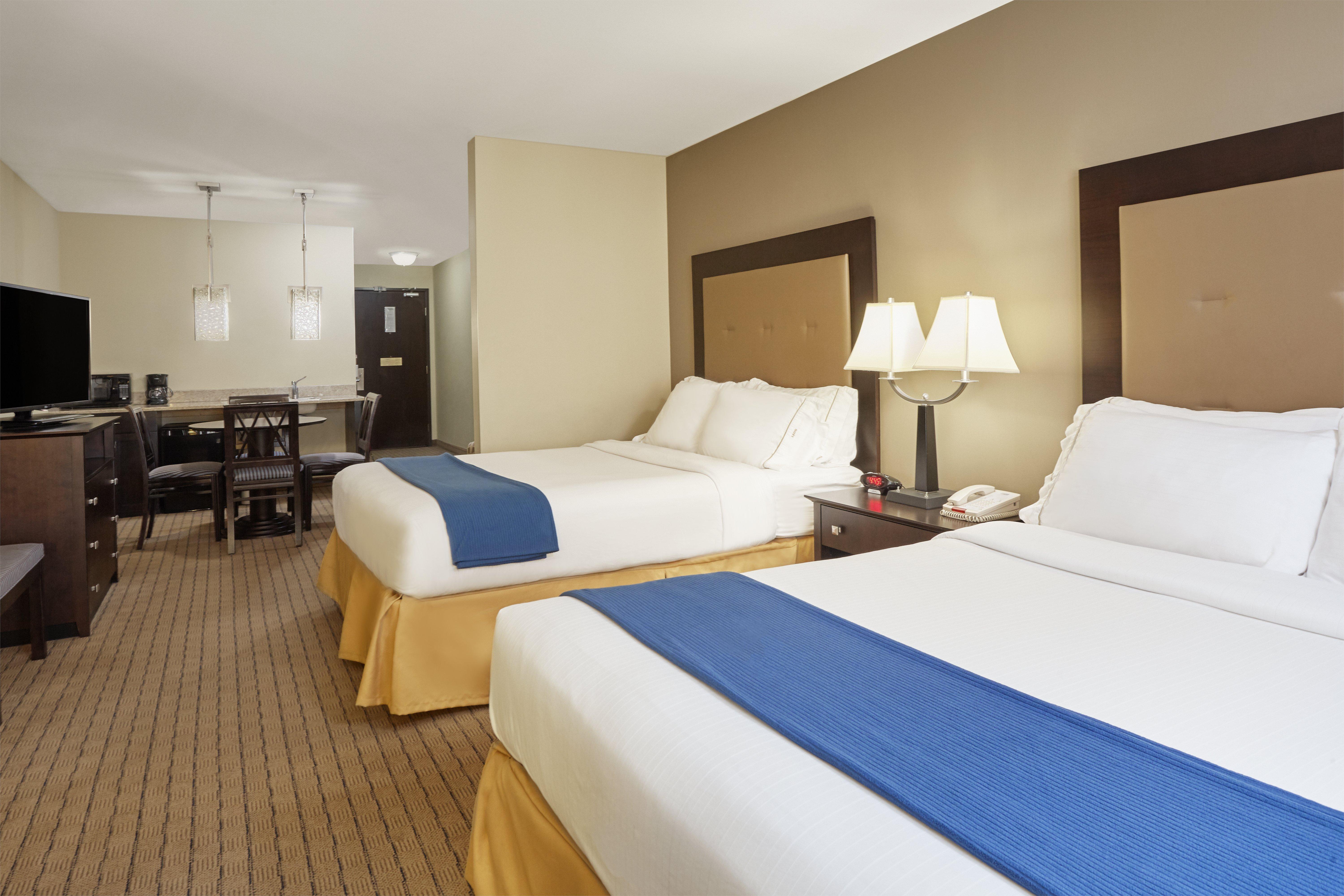 Holiday Inn Express & Suites Madison-Verona By Ihg Exterior foto