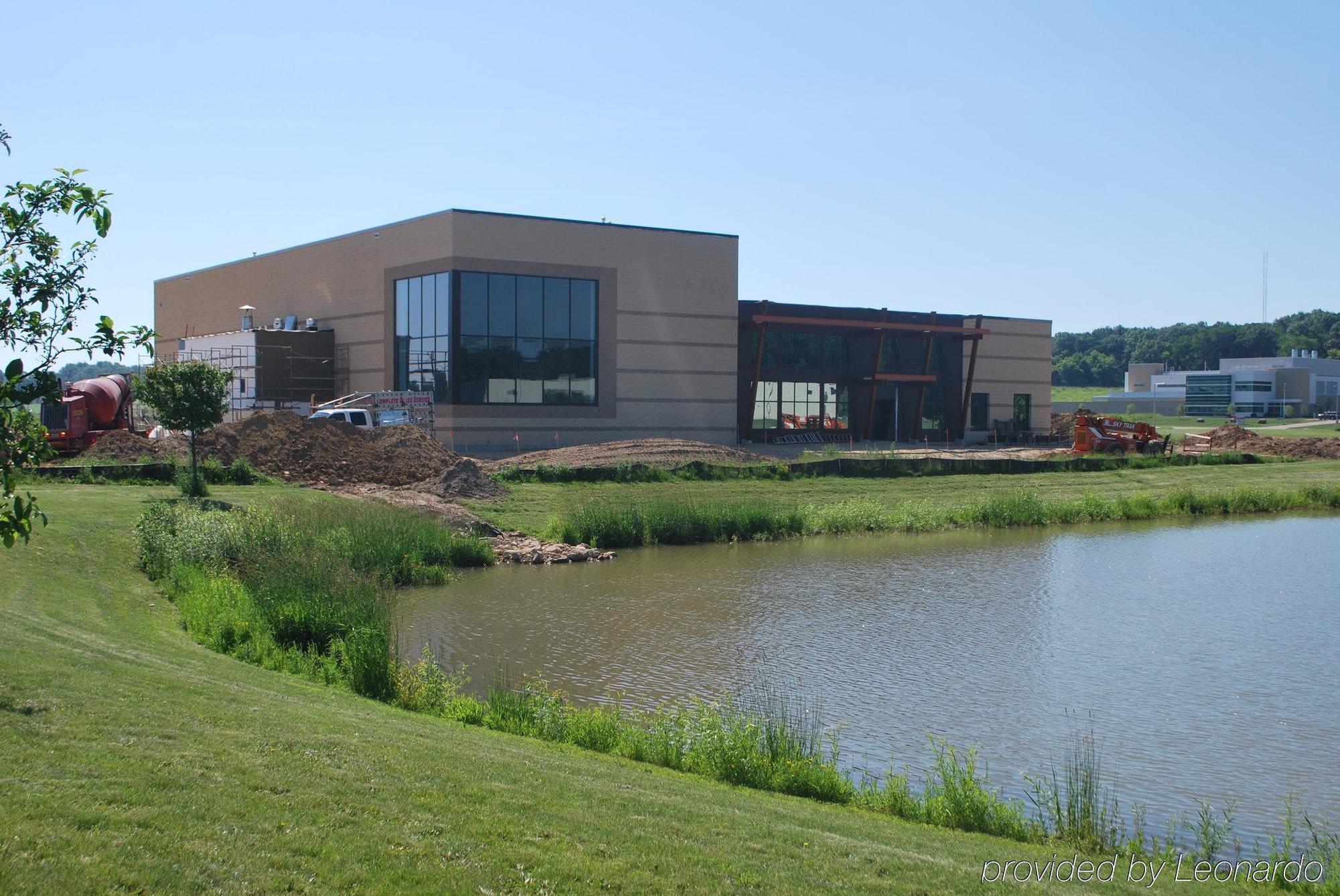 Holiday Inn Express & Suites Madison-Verona By Ihg Exterior foto